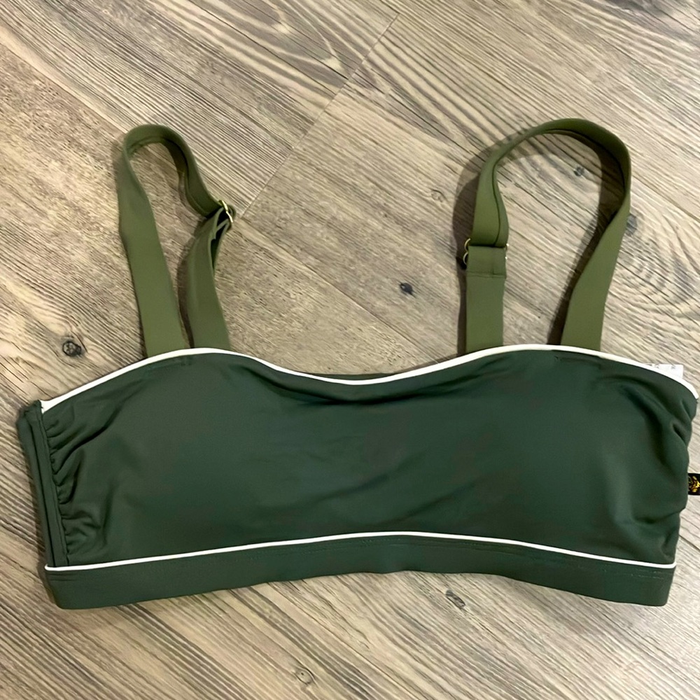 NWT La Vie En Rose Green Bikini Top w Removable Inserts